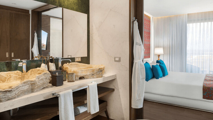 The Fives Downtown Hotel & Residences